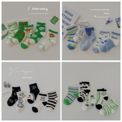 Set de 5 pièces de chaussettes pour enfants Animaux de dessin animé respirant Mesh rayures à carreaux
