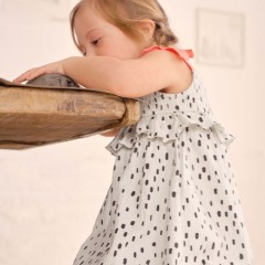Robe à pois à bretelles pour fille