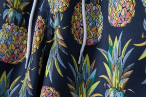 Short décontracté sport, plage, balade à motif ananas