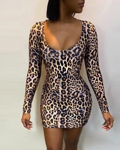 Robe courte sexy moitié découverte à lacets et motif léopard