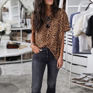 T-shirt à manches courtes avec motif leopard