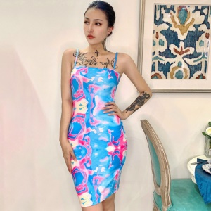 Robe moulante sans manches