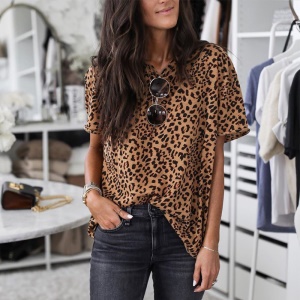 T-shirt à manches courtes avec motif leopard