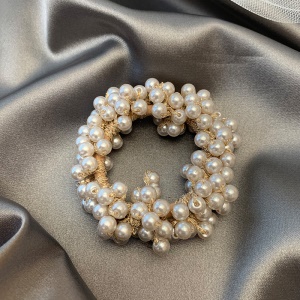 Attache de cheveux élastique et de perles