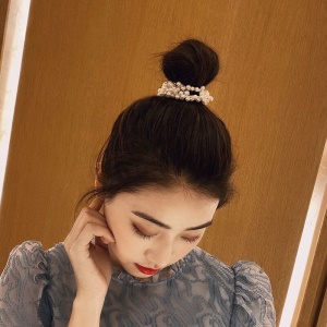 Attache de cheveux élastique et de perles