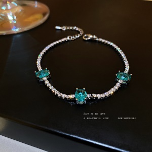 Bracelet en cristal serti