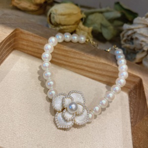 Bracelet de perles finition fleur