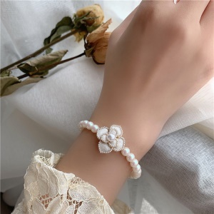 Bracelet de perles finition fleur