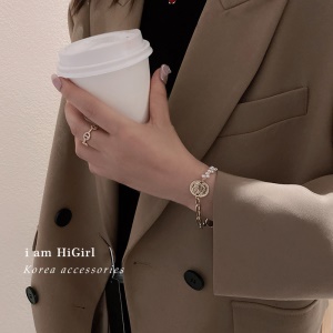 Bracelet chic à raccord forme géométrique