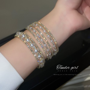 Bracelet sorti de perles et diamants