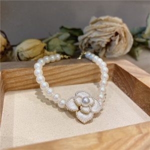 Bracelet de perles finition fleur