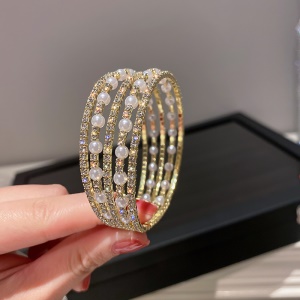 Bracelet sorti de perles et diamants