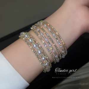Bracelet sorti de perles et diamants