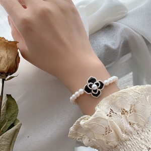 Bracelet de perles finition fleur
