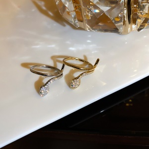 Bague ouverte en forme de petit serpent avec diamant incrusté