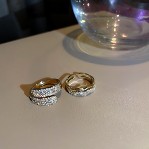 Bague ouverte simple avec diamant incrusté et plaqué