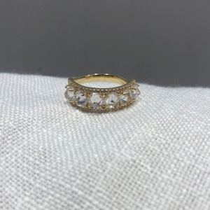 Bague stylé avec diamant incrusté