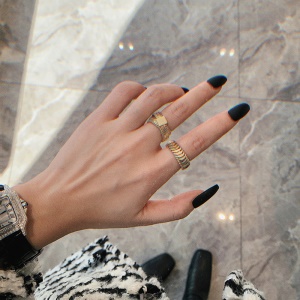 Bague pour femme en forme de chaîne géométrique