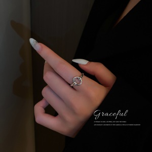 Bague ouverte avec taille réglable