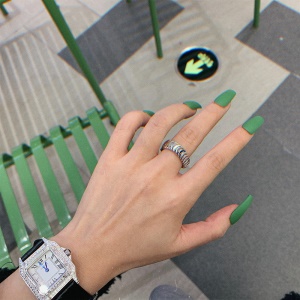 Bague pour femme en forme de chaîne géométrique