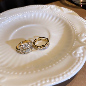 Bague ouverte simple avec diamant incrusté et plaqué