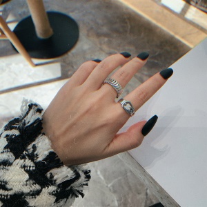 Bague pour femme en forme de chaîne géométrique