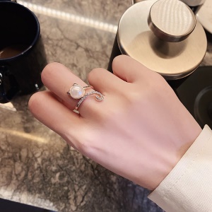 Bague simple ouverte à petit cercle