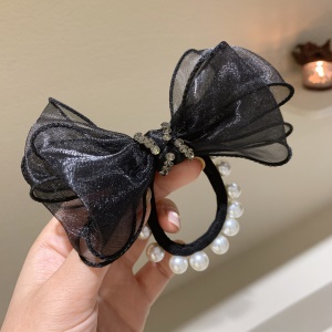 Chouchou attache cheveux avec des perles artificiels