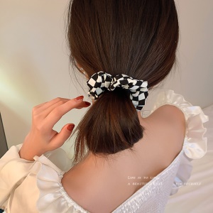 Chouchou cheveux avec motifs carrés