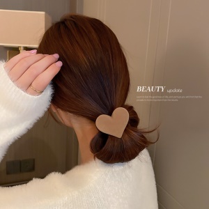 Attache cheveux à motif coeur