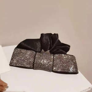 Chouchou cheveux forme de noeud papillon avec des diamants artificiels