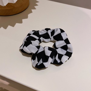 Chouchou cheveux avec motifs carrés