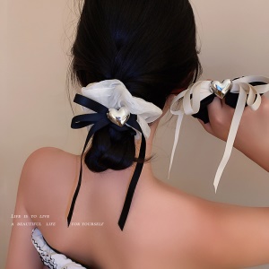 Chouchou cheveux avec décoration
