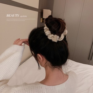 Chouchou attache cheveux en laine